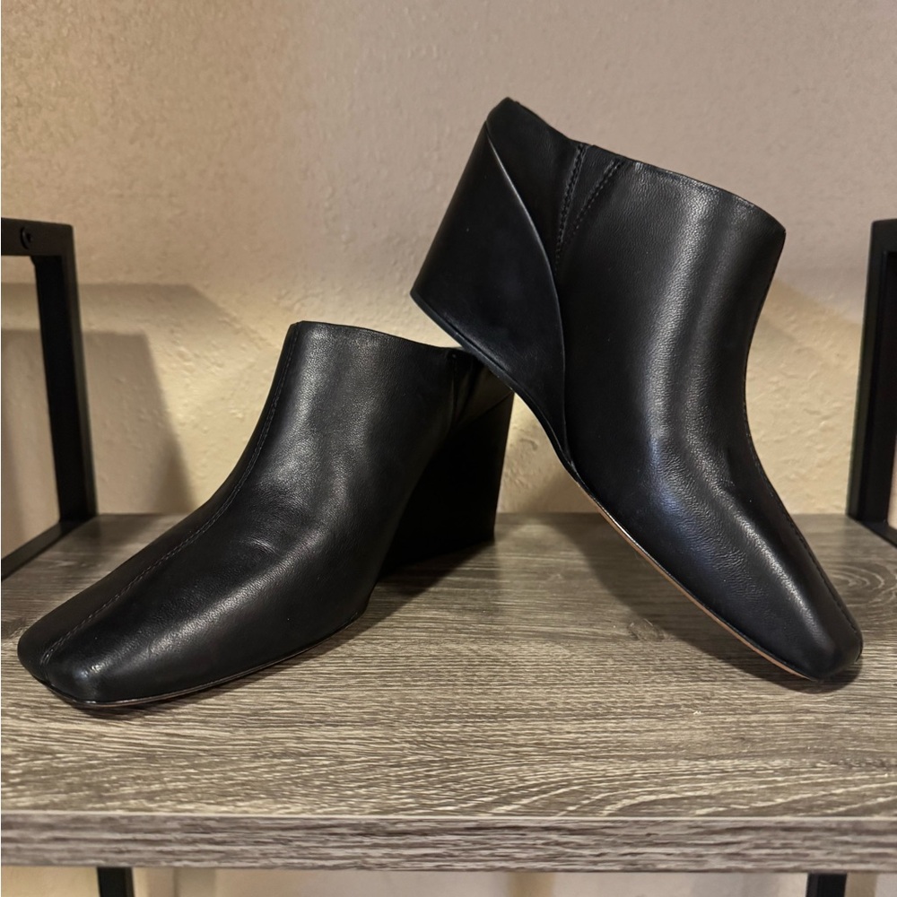Vince Black Leather Mules